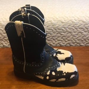 Women’s Justin brand cowhide boots